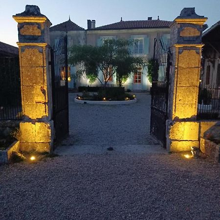 La Grange Terrou Guest House Saint-Germain-de-Confolens ภายนอก รูปภาพ