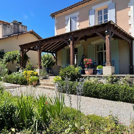 La Grange Terrou Guest House Saint-Germain-de-Confolens ภายนอก รูปภาพ