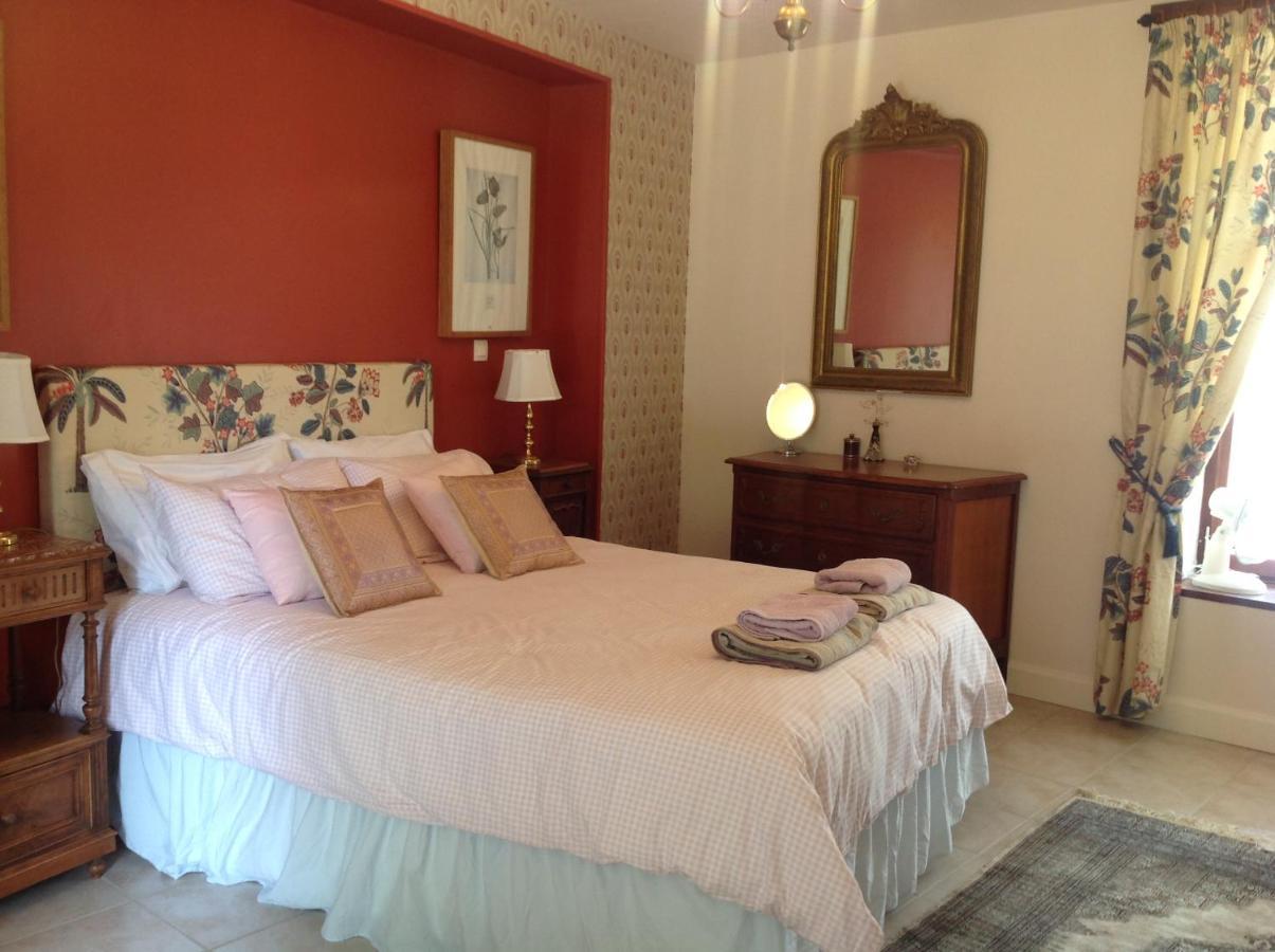 La Grange Terrou Guest House Saint-Germain-de-Confolens ภายนอก รูปภาพ