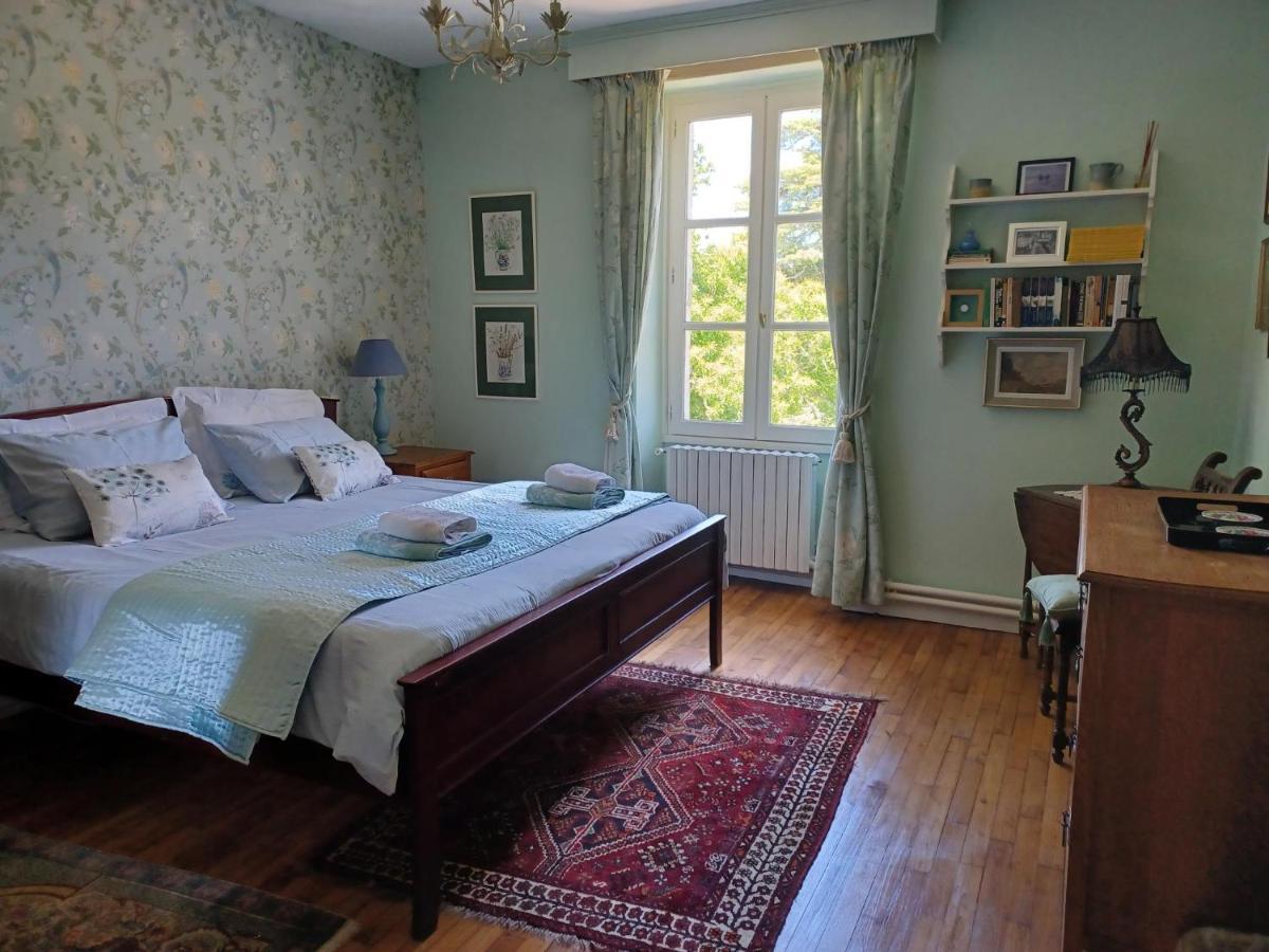 La Grange Terrou Guest House Saint-Germain-de-Confolens ภายนอก รูปภาพ