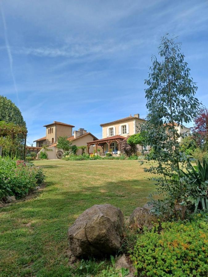 La Grange Terrou Guest House Saint-Germain-de-Confolens ภายนอก รูปภาพ
