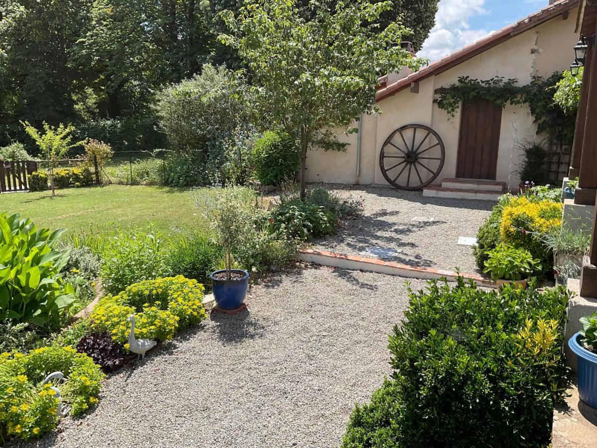 La Grange Terrou Guest House Saint-Germain-de-Confolens ภายนอก รูปภาพ