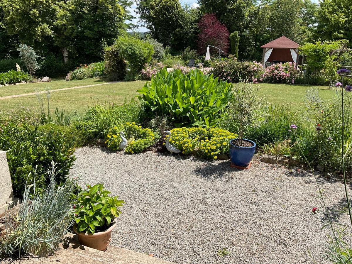La Grange Terrou Guest House Saint-Germain-de-Confolens ภายนอก รูปภาพ