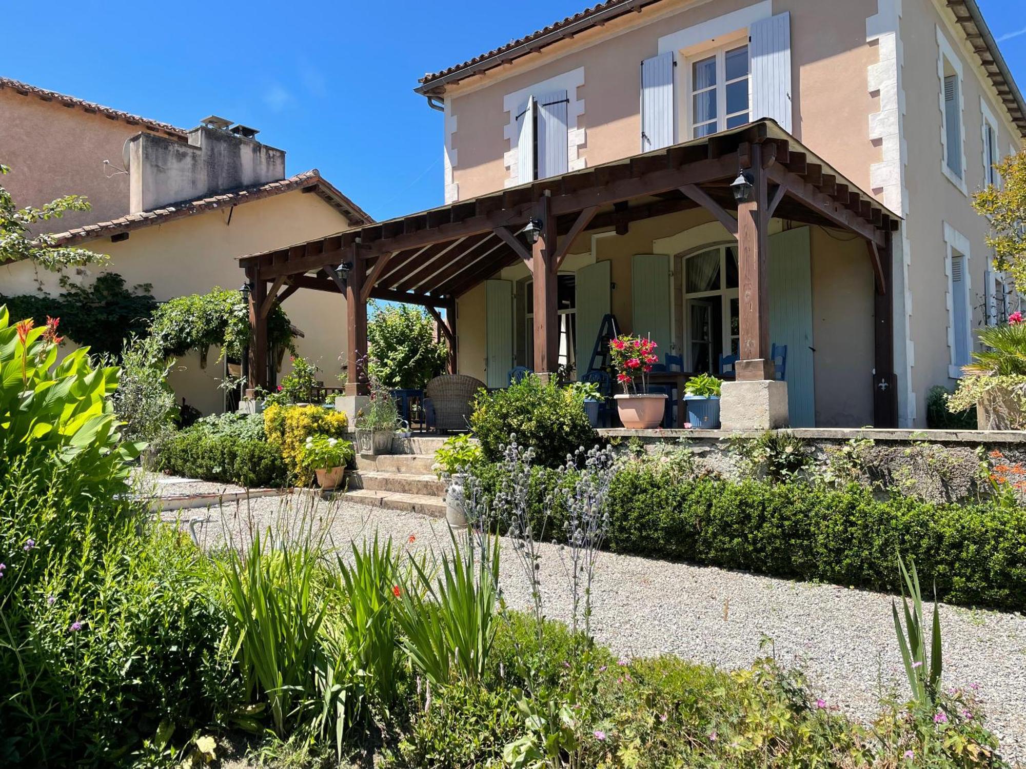 La Grange Terrou Guest House Saint-Germain-de-Confolens ภายนอก รูปภาพ