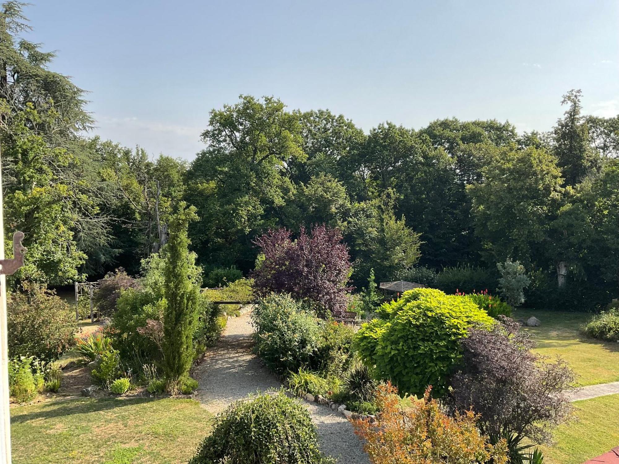 La Grange Terrou Guest House Saint-Germain-de-Confolens ภายนอก รูปภาพ