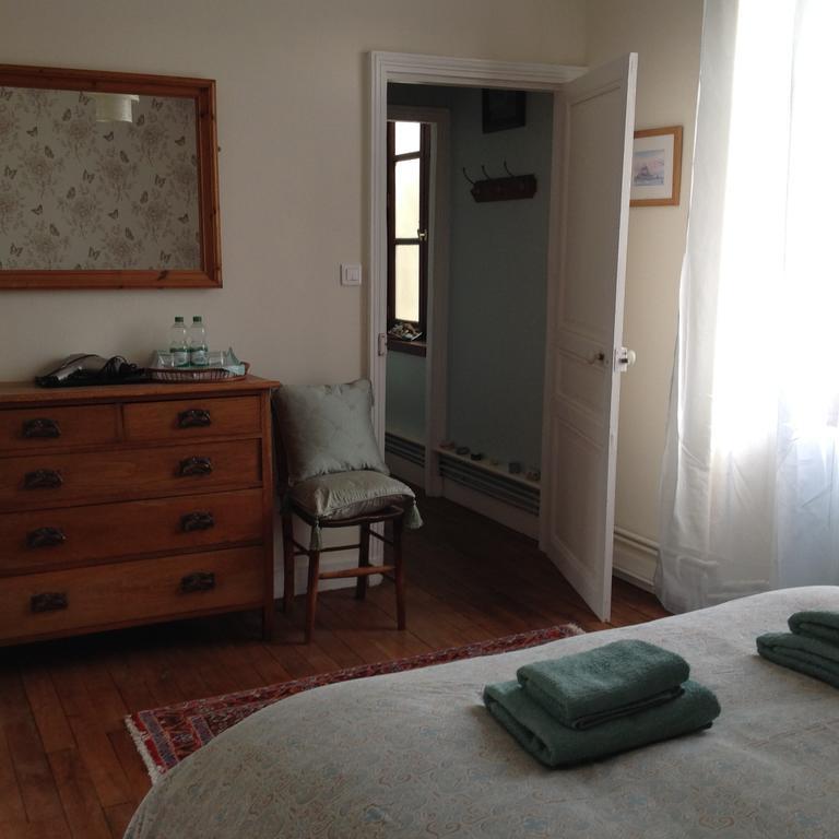 La Grange Terrou Guest House Saint-Germain-de-Confolens ภายนอก รูปภาพ