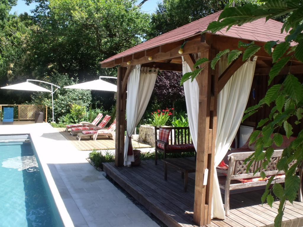 La Grange Terrou Guest House Saint-Germain-de-Confolens ภายนอก รูปภาพ