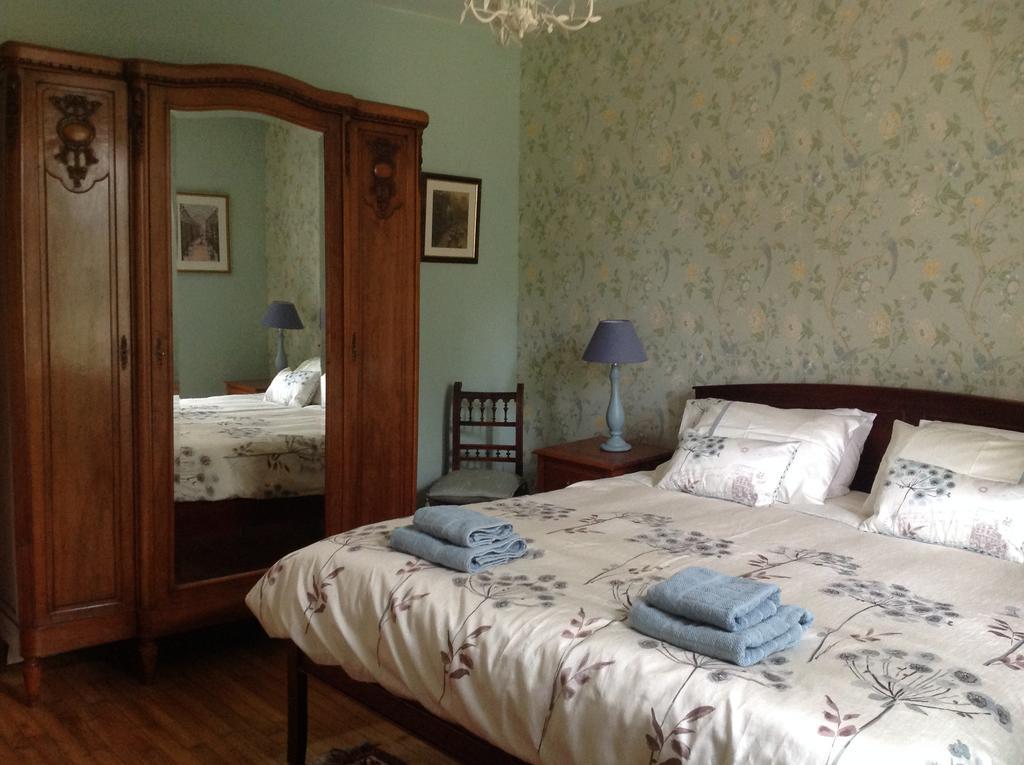 La Grange Terrou Guest House Saint-Germain-de-Confolens ภายนอก รูปภาพ