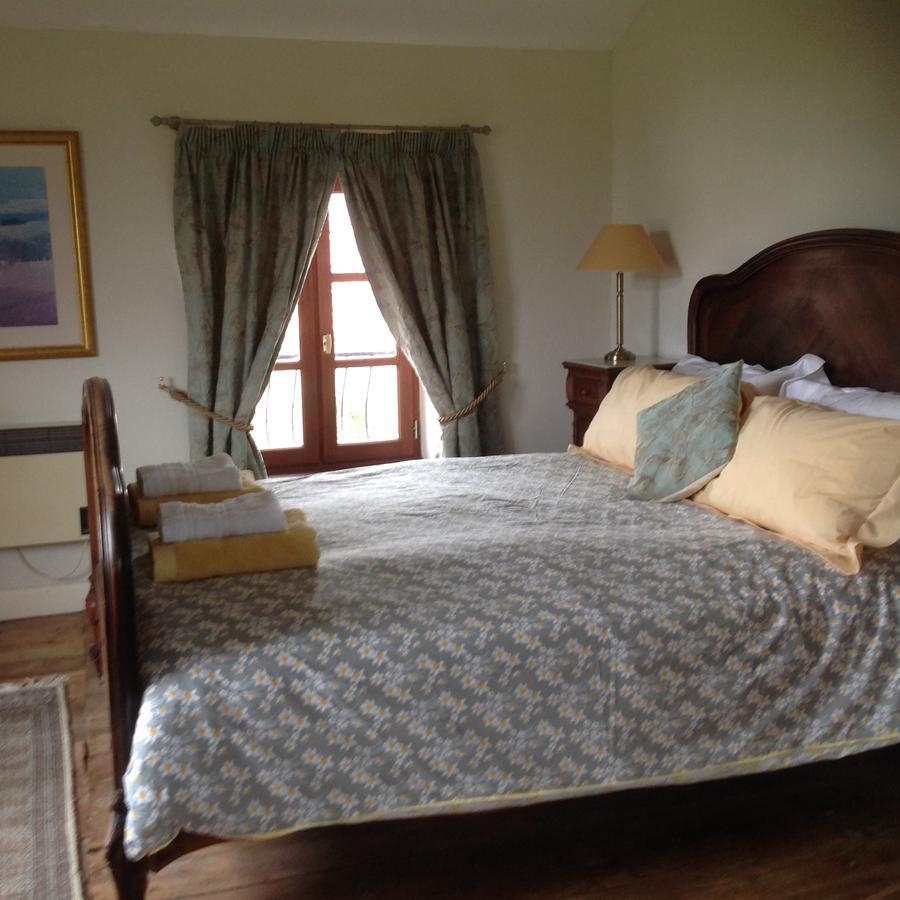 La Grange Terrou Guest House Saint-Germain-de-Confolens ภายนอก รูปภาพ