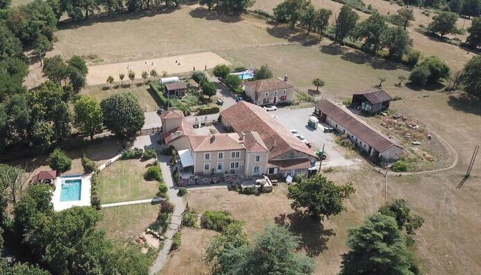 La Grange Terrou Guest House Saint-Germain-de-Confolens ภายนอก รูปภาพ
